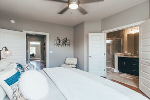 2 bedrooms, desk, iron/ironing board, free WiFi