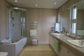 Combined shower/bathtub, hair dryer, towels, soap