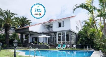 villa in the center of Funchal with pool and garden