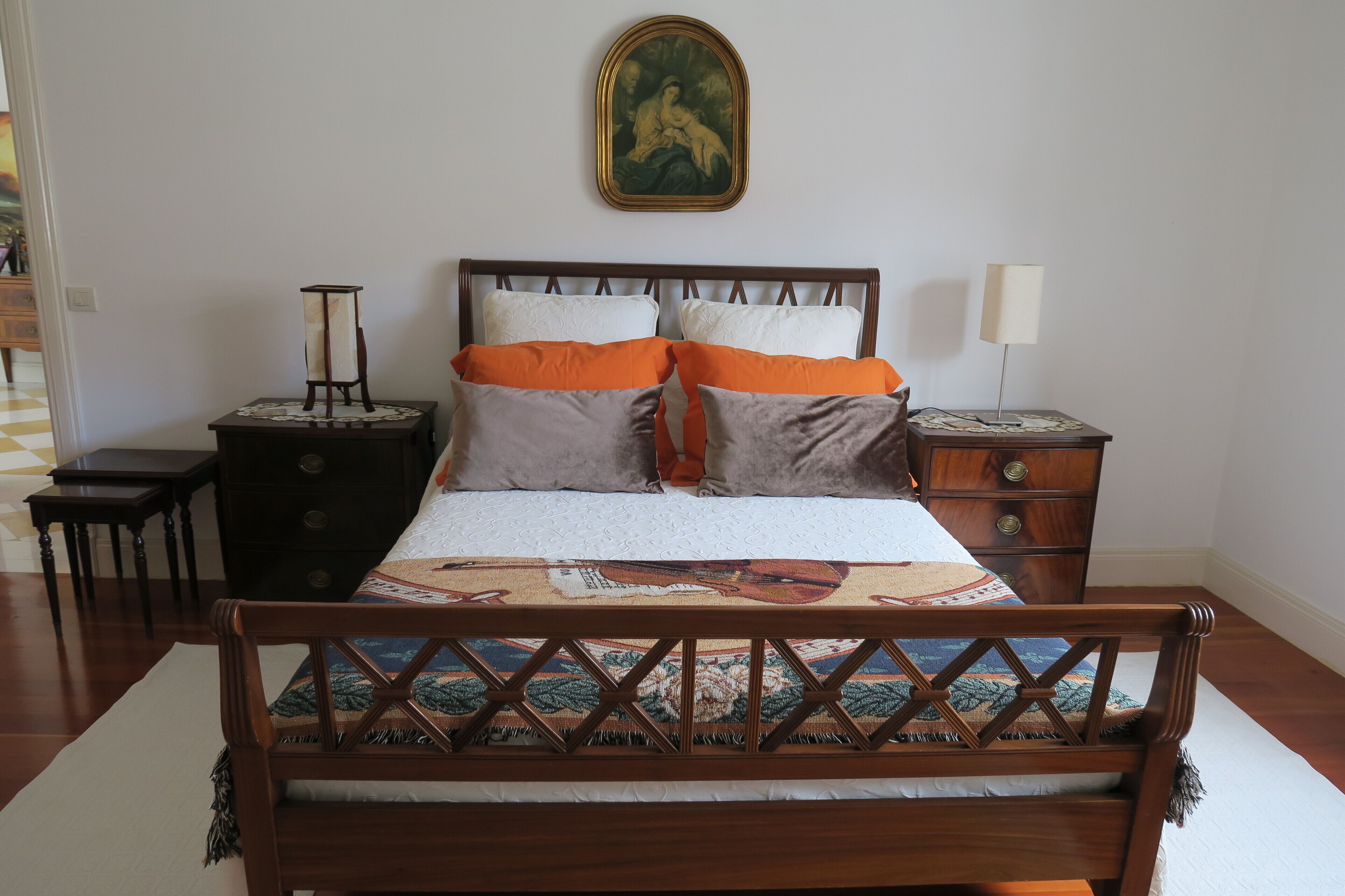 3 bedrooms, desk, iron/ironing board, free WiFi