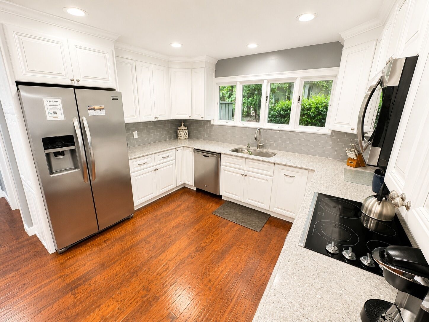 Coffee/tea maker, fridge, microwave, oven