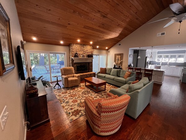 Älytelevisio, DVD-soitin, stereot