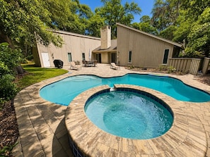 A heated pool - No Stairs! Sea Pines home, Private Pool, Hot Tub, Near Golf, Walk/Bike to Beach (Hilton Head Island)