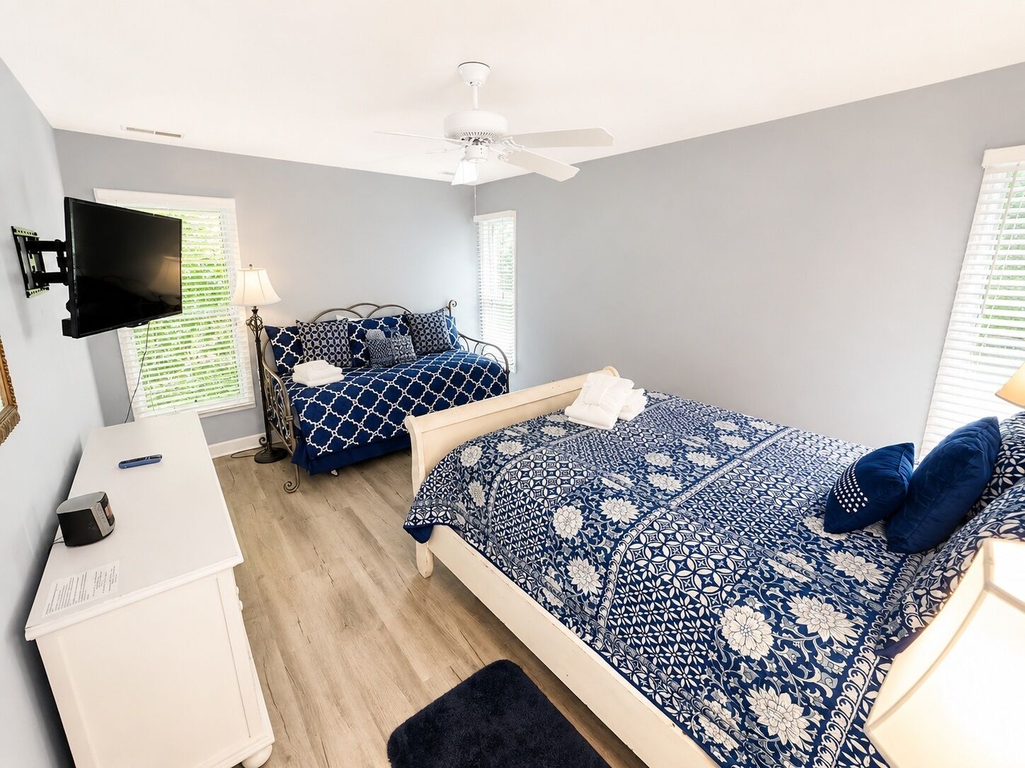 4 dormitorios, tabla de planchar con plancha, wifi gratis y ropa de cama
