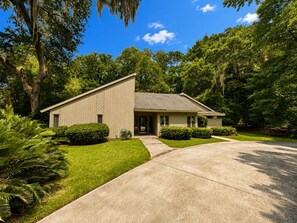 Exterior - No Stairs! Sea Pines home, Private Pool, Hot Tub, Near Golf, Walk/Bike to Beach (Hilton Head Island)