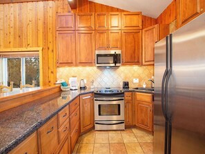Fridge, microwave, oven, stovetop - Magnificently remodeled 2 bedroom - all you need! (Winter Park)