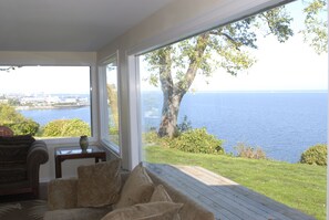 Interior - Best View in Port Angeles: The Bluff House (Port Angeles)