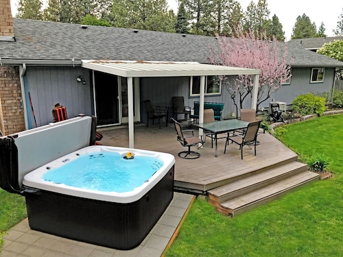 Premium 5 Bedroom Home-Theatre, GYM, Hot-Tub and Arcade