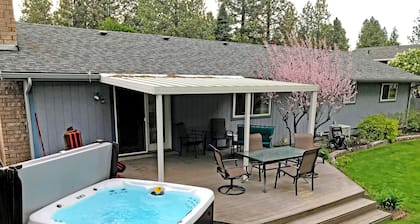 Premium 5 Bedroom Home-Theatre, GYM, Hot-Tub and Arcade