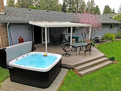 Premium 5 Bedroom Home-Theatre, GYM, Hot-Tub and Arcade