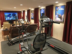 Fitness facility - Premium Hot-Tub Theatre Home GYM and Arcade (Spokane)