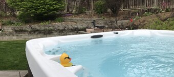 ** NYA ** 5-SOVRUM 3 000 kvm ft. LUXURY HOME, SPA, THEATER, GYM & BBQ