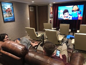 Interior - Premium Hot-Tub Theatre Home GYM and Arcade (Spokane)