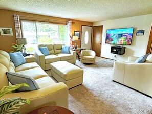 Smart TV, fireplace, DVD player, table football