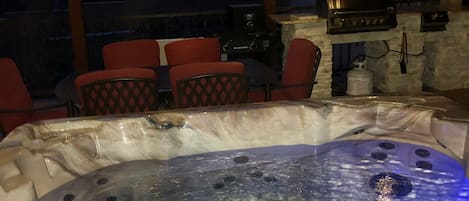 Tina de hidromasaje al aire libre