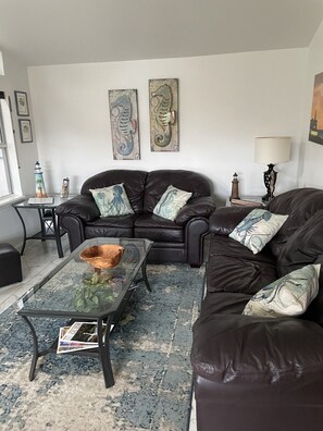 Smart TV, books, stereo