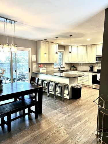 Perfect Family Rancher close to Bike Trails &UCCS with fenced backyard & hot tub