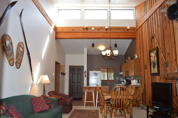 Flat-screen TV, fireplace