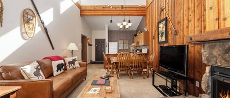 薄型テレビ、暖炉