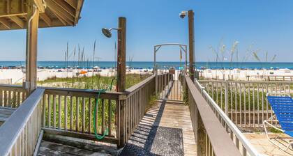 BAM !!!March special 159 a night ! 5 STAR!!! BEACH FRONT POOlSIDE! Ground Floor