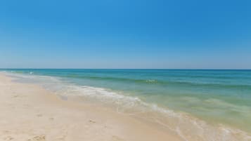 På stranden