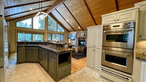 ثلاجة، ميكروويف، فرن، موقد طهي مسطح