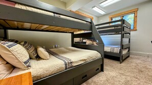 5 bedrooms, desk, iron/ironing board, free WiFi
