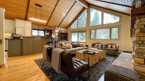 تلفزيون ذكي، مدفأة، مشغل دي في دي، كُتُب