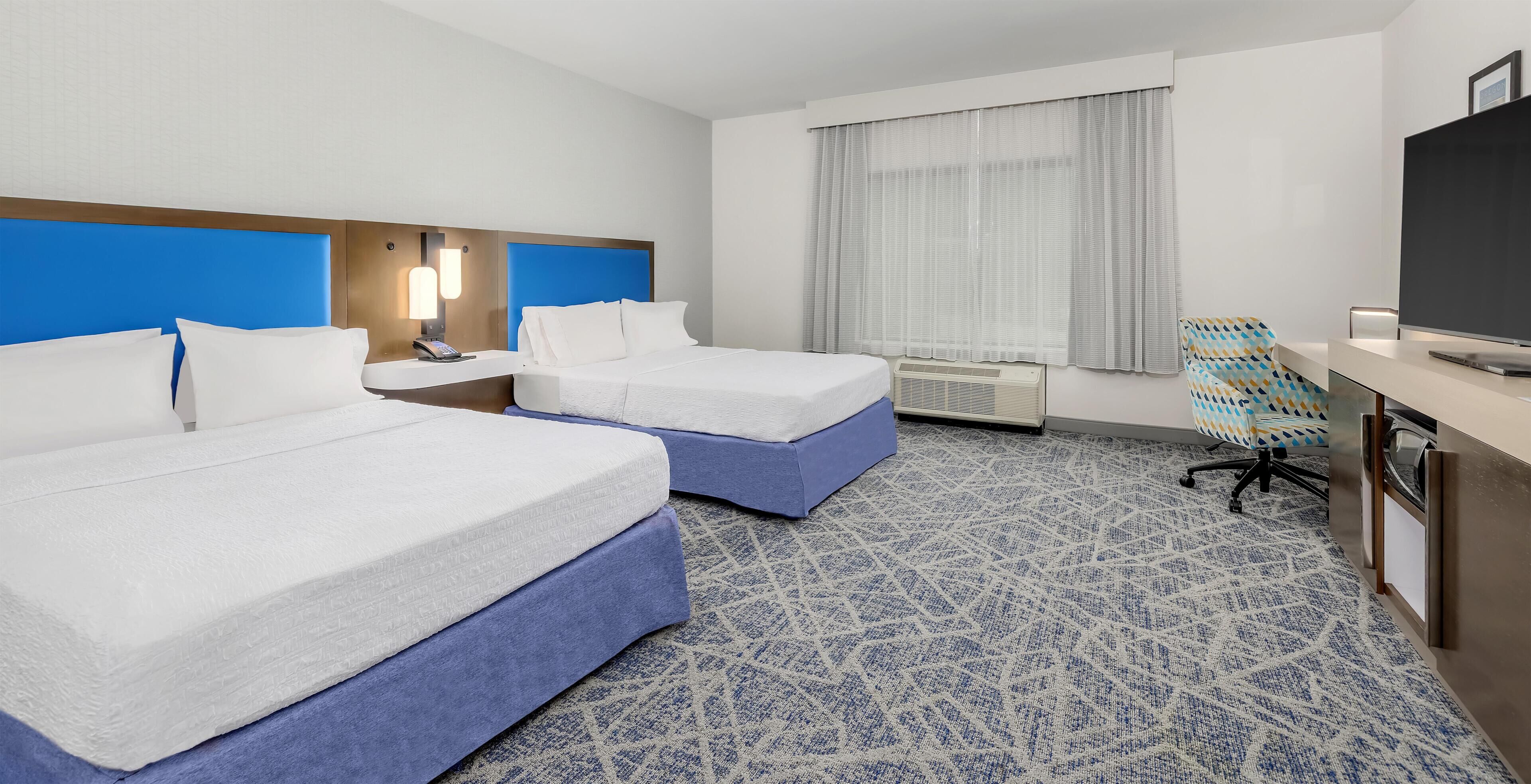 Standard Room, 1 King Bed, Accessible, Bathtub (Mobility) | Premium bedding, in-room safe, desk, laptop workspace