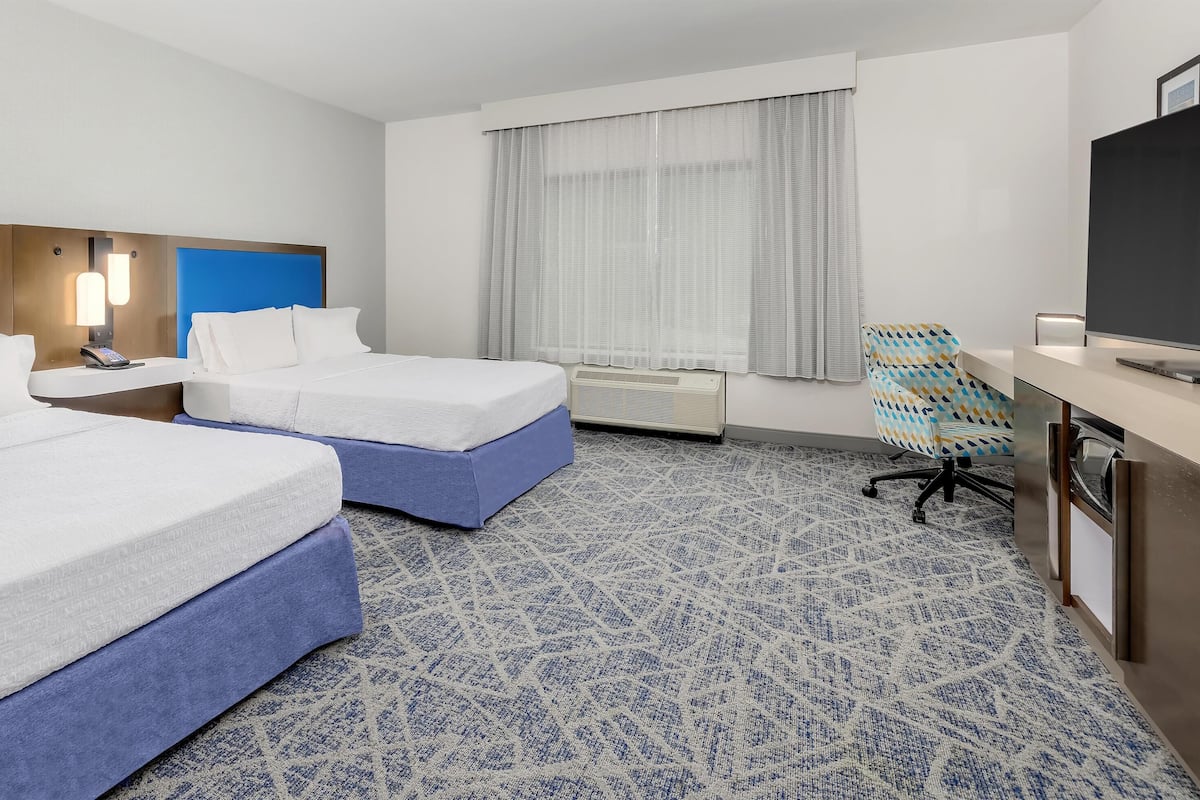 Standard Room, 1 King Bed, Accessible, Bathtub (Mobility) | Premium bedding, in-room safe, desk, laptop workspace