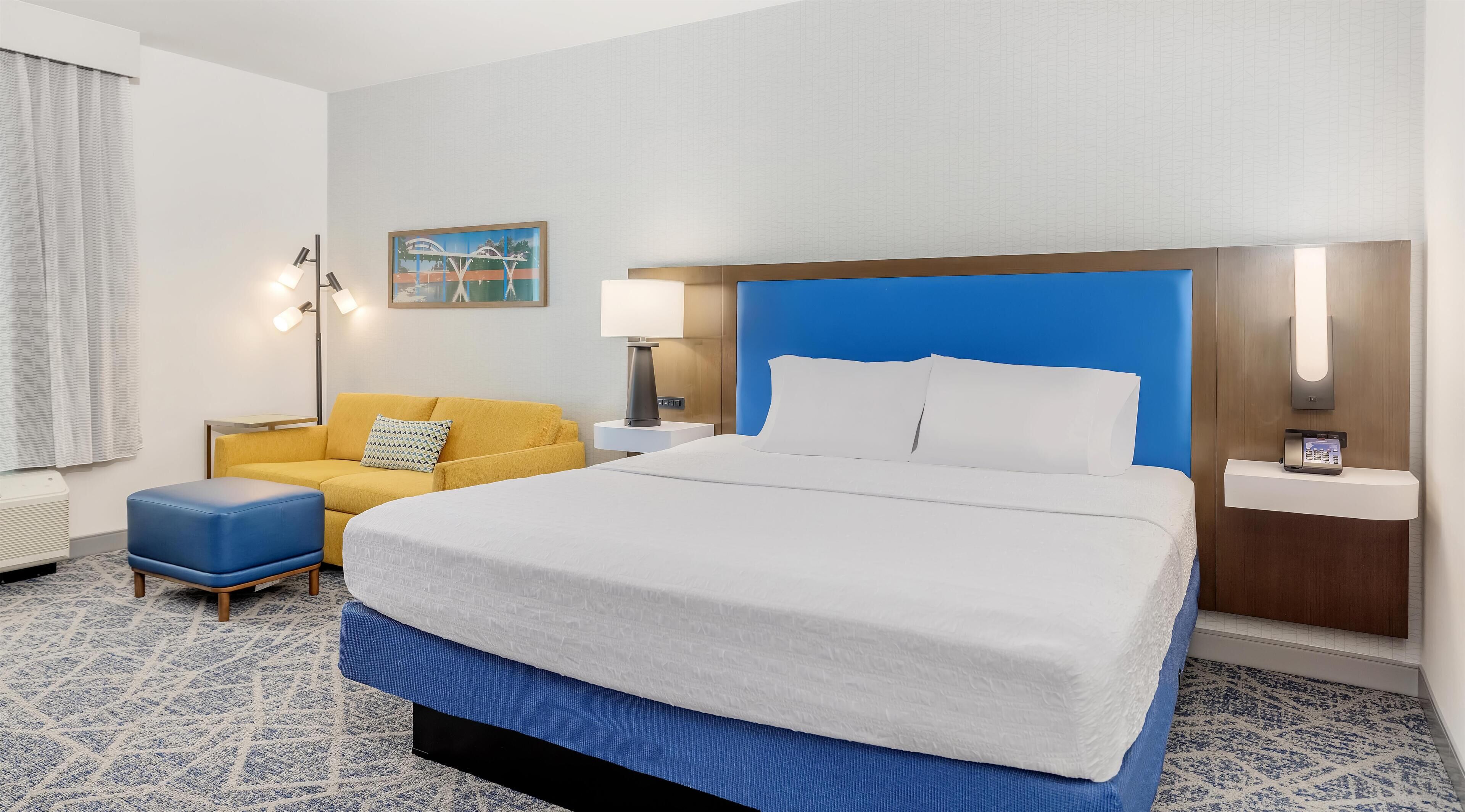 Standard Room, 1 King Bed with Sofa bed | Premium bedding, in-room safe, desk, laptop workspace