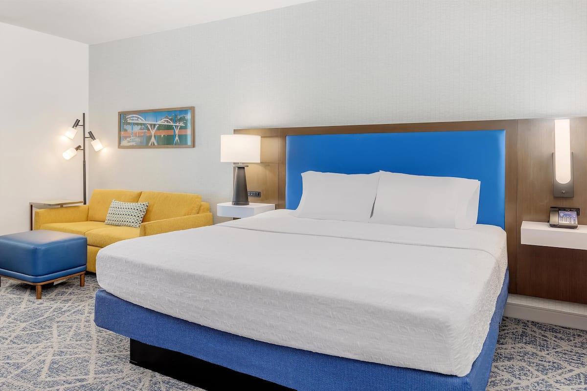 Standard Room, 1 King Bed with Sofa bed | Premium bedding, in-room safe, desk, laptop workspace