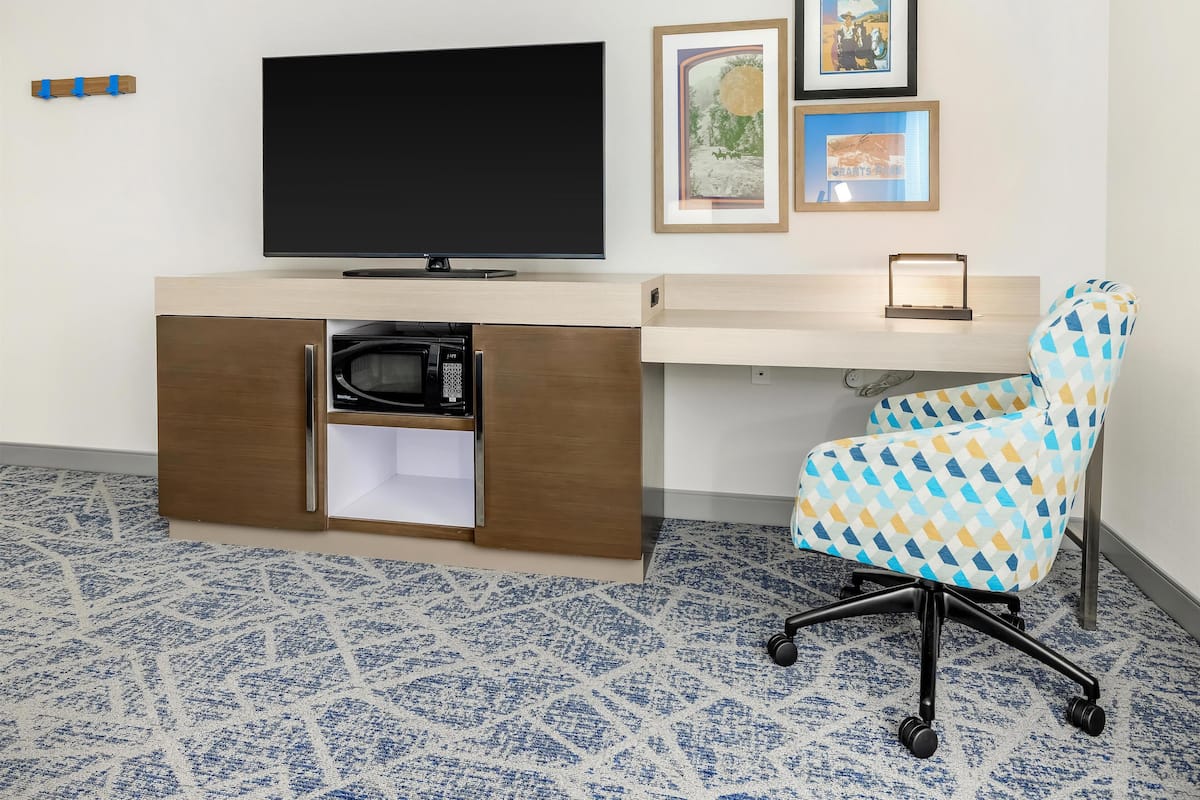 Room, 1 King Bed, Refrigerator & Microwave | Premium bedding, in-room safe, desk, laptop workspace