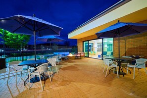 Terrace/patio - Hampton Inn &  Suites Grants Pass (Grants Pass)