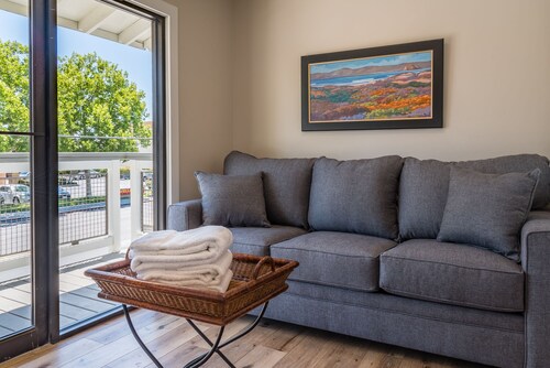 The Top Shelf- Delightful Downtown Property!