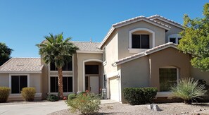 Exterior - Great location, 6BR/4BA, heated pool/hot tub. (Chandler)
