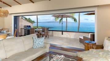 Een televisie en een dvd-speler