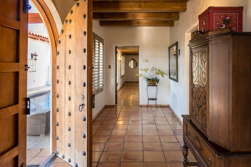 Buena Vista Farm-Magnificent Spanish Mission Style Villa Nestled in Vineyard!