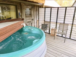 Outdoor spa tub - Carriage House, at Nine Pines Farm - Hot Tub & Walking Trails (Nelsonville)