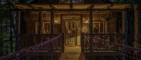 المنشأة من الخارج