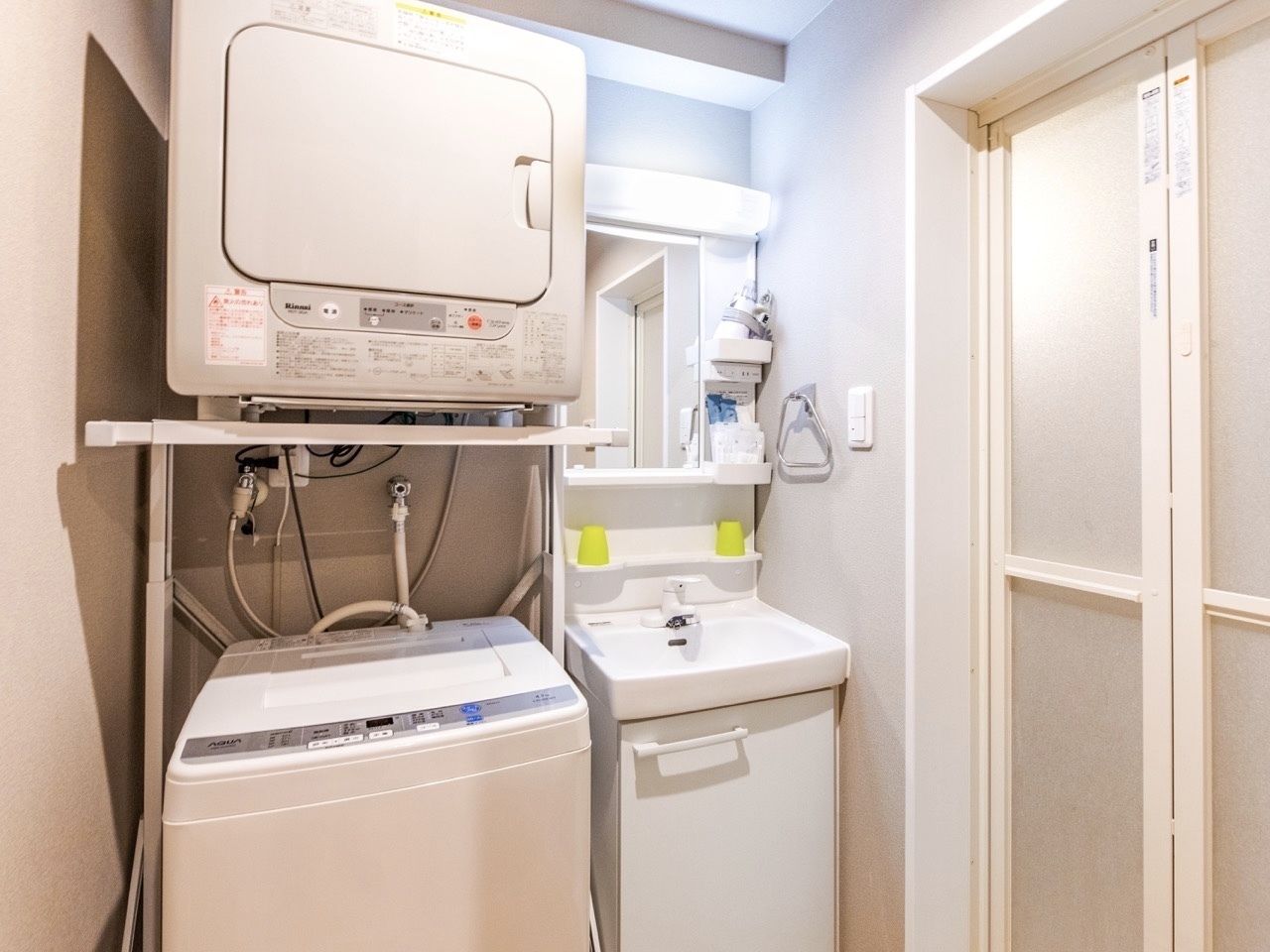 separate bathtub and shower, deep-soaking bathtub, free toiletries