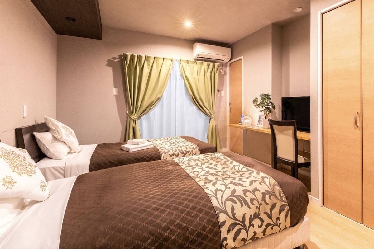 Habitación estándar con 2 camas individuales | Escritorio y wifi gratis