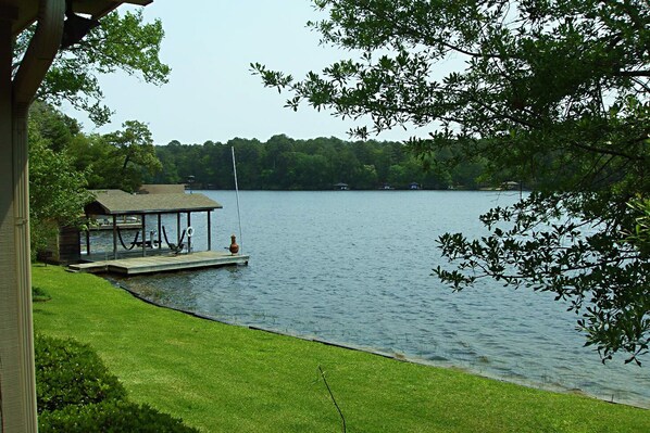 Property grounds - Beautiful East Texas Cottage on Private Lake - VRBO Premier Property (Holly Lake Ranch)