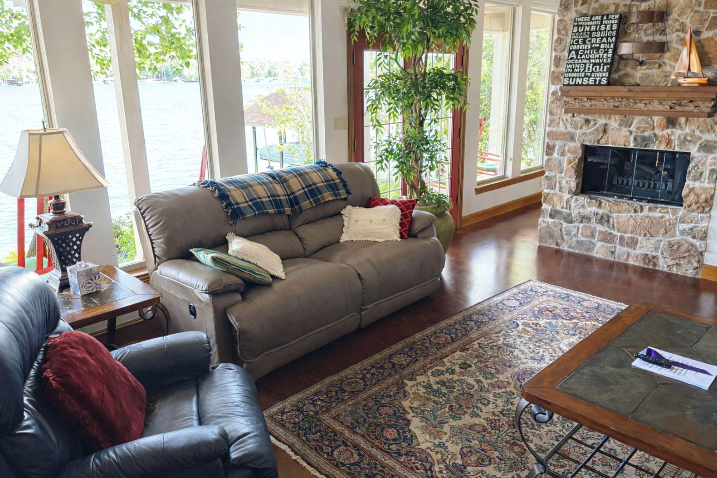 Smart TV, fireplace, DVD player, table tennis