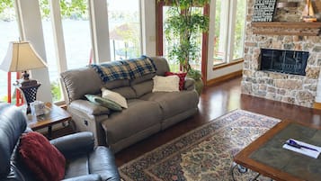 Smart TV, fireplace, DVD player, table tennis