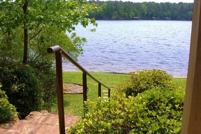 Beautiful East Texas Cottage on Private Lake - VRBO Premier Property