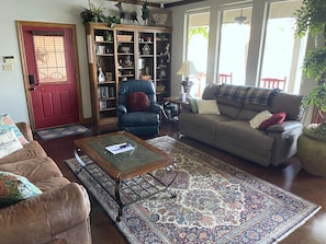 Smart TV, fireplace, DVD player, ping pong