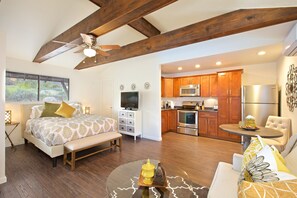 5 slaapkamers, een strijkplank/strijkijzer, reisbedje, wifi