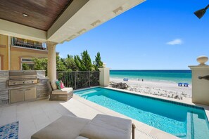 Property grounds - SEA HIS LOVE: Destiny's Gulf Front Luxury Retreat: Infinity Pool, Elevator, Daily Maid Service! (Destin)