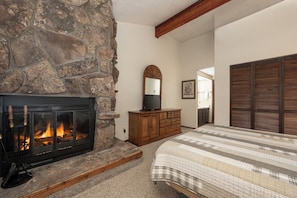 4 bedrooms, travel crib, WiFi, bed sheets